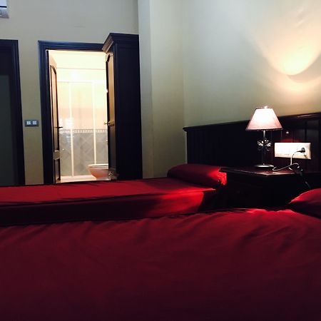 Hostal Pechi Huévar Extérieur photo