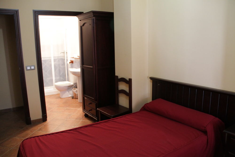 Hostal Pechi Huévar Extérieur photo