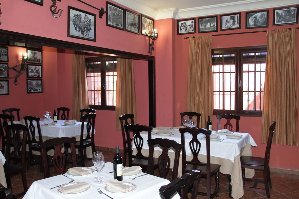 Hostal Pechi Huévar Extérieur photo