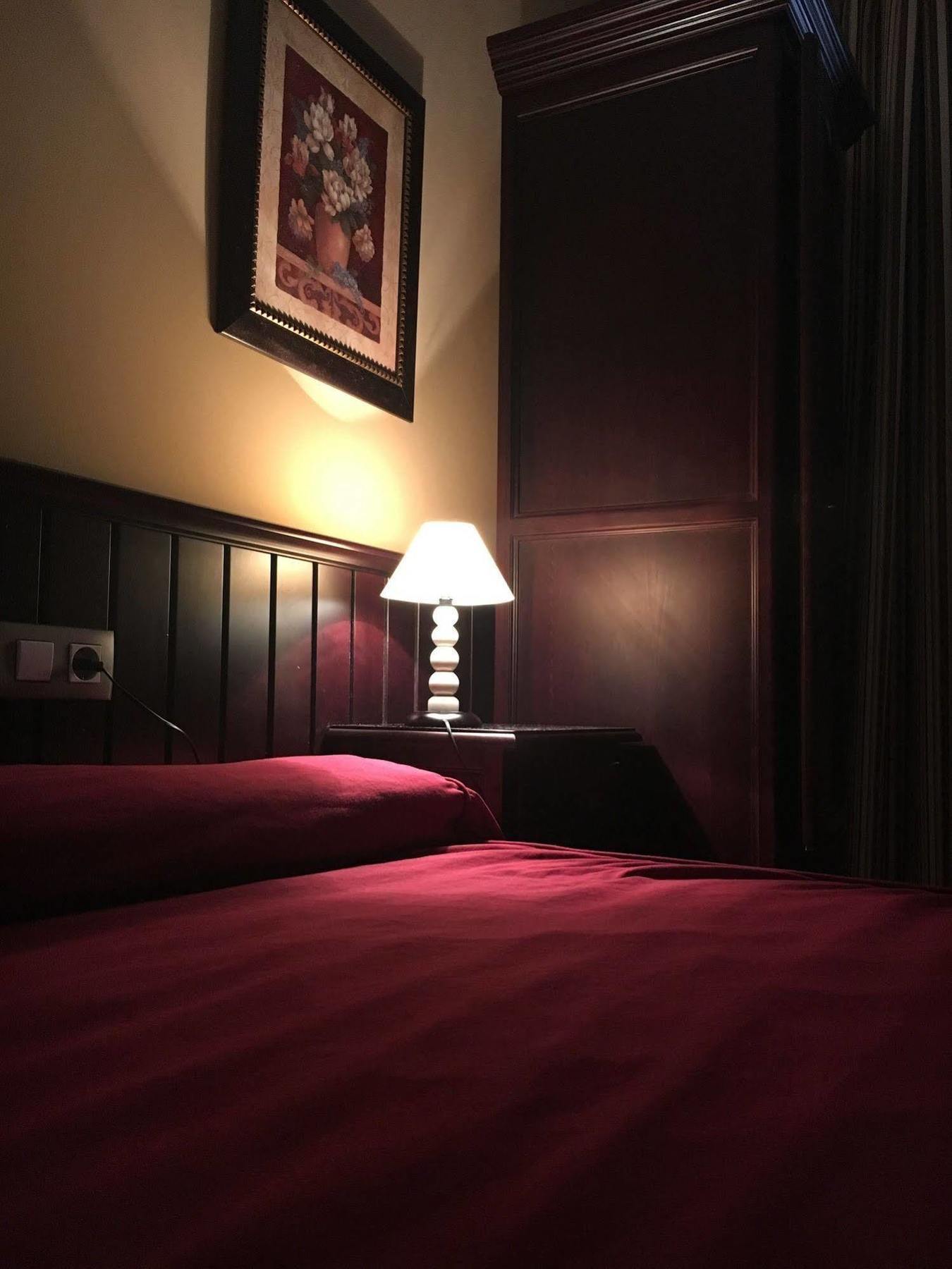 Hostal Pechi Huévar Extérieur photo