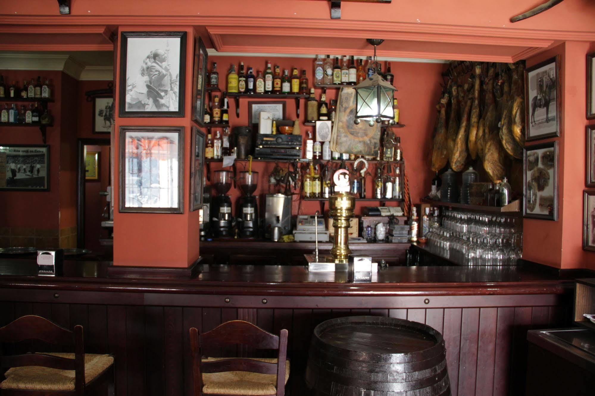 Hostal Pechi Huévar Extérieur photo