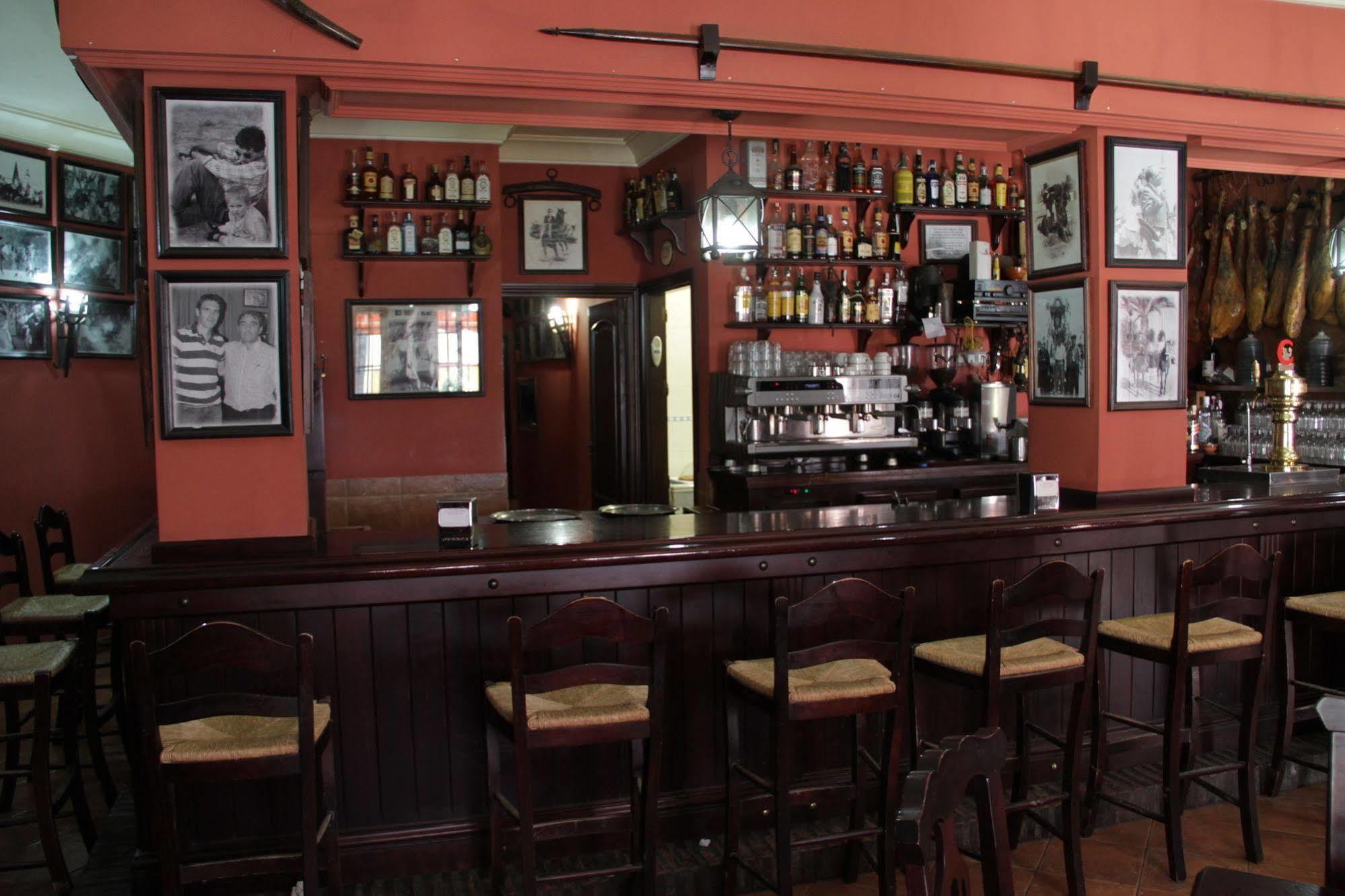 Hostal Pechi Huévar Extérieur photo